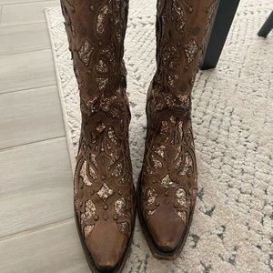 CORRAL WOMENS BOOTS size 8. Too small for me